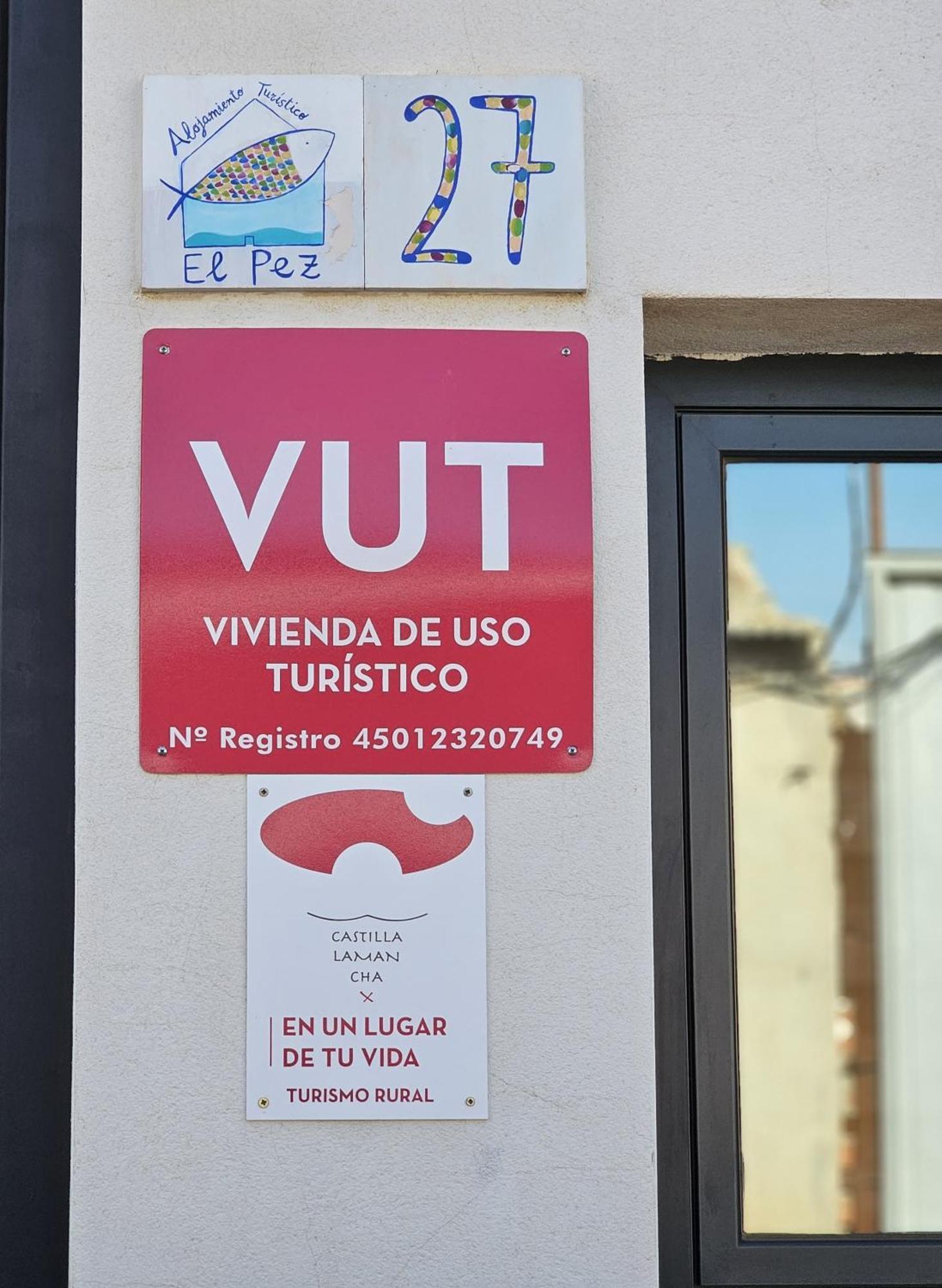Alojamiento El Pez Casa Con Piscina Climatizada Villafranca de los Caballeros Esterno foto